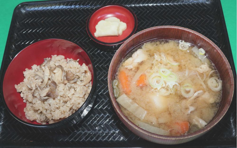 とん汁と季節の炊き込みごはん